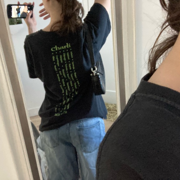 Urban Outfitters ‘Charli’ Band Tee - Picture 2 of 4